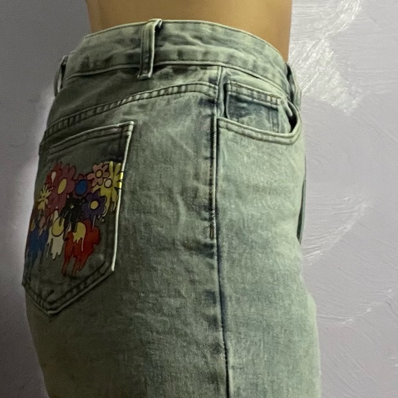 Shein Light Wash Floral Pattern Jeans Size L - Picture 2 of 4